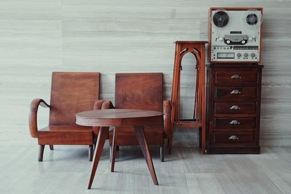 Comment rénover un meuble en bois ancien ?
