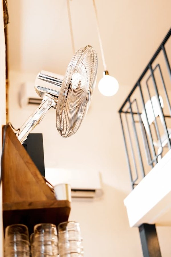 Quelles sont les étapes pour installer un système de ventilation dans une pièce ?