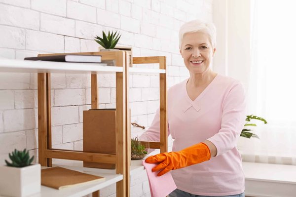 Quels produits naturels utiliser pour nettoyer des meubles en bois ?