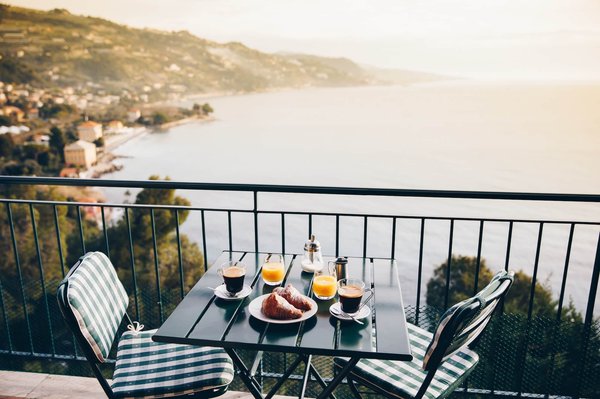 Balconnière : un élément parfait pour créer un jardin suspendu