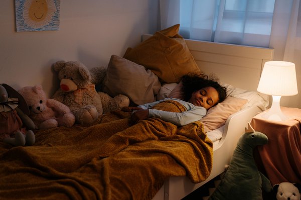 Luminaires enfant : illuminez leur monde de magie et de sécurité